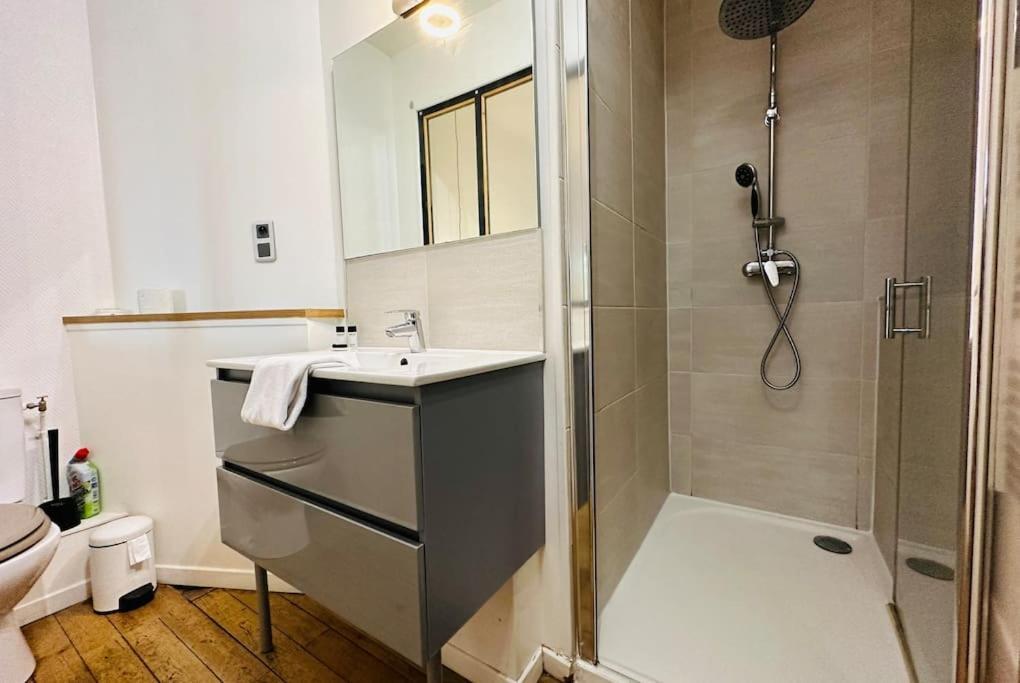 Standing Apartment T2 Near The Train Station And Tours Exterior photo
