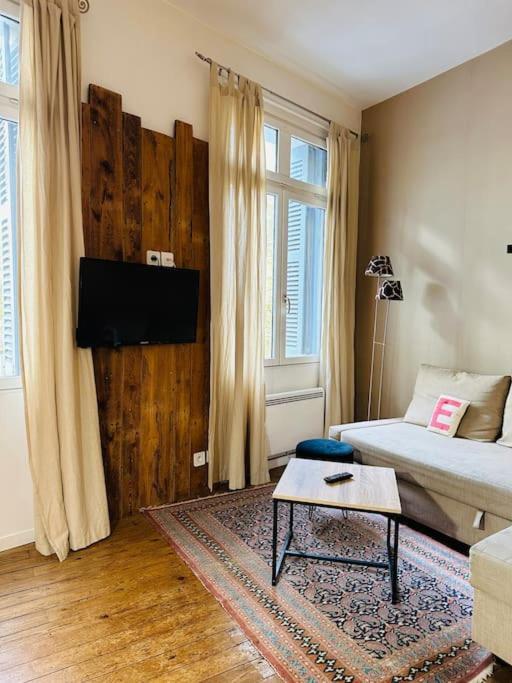 Standing Apartment T2 Near The Train Station And Tours Exterior photo