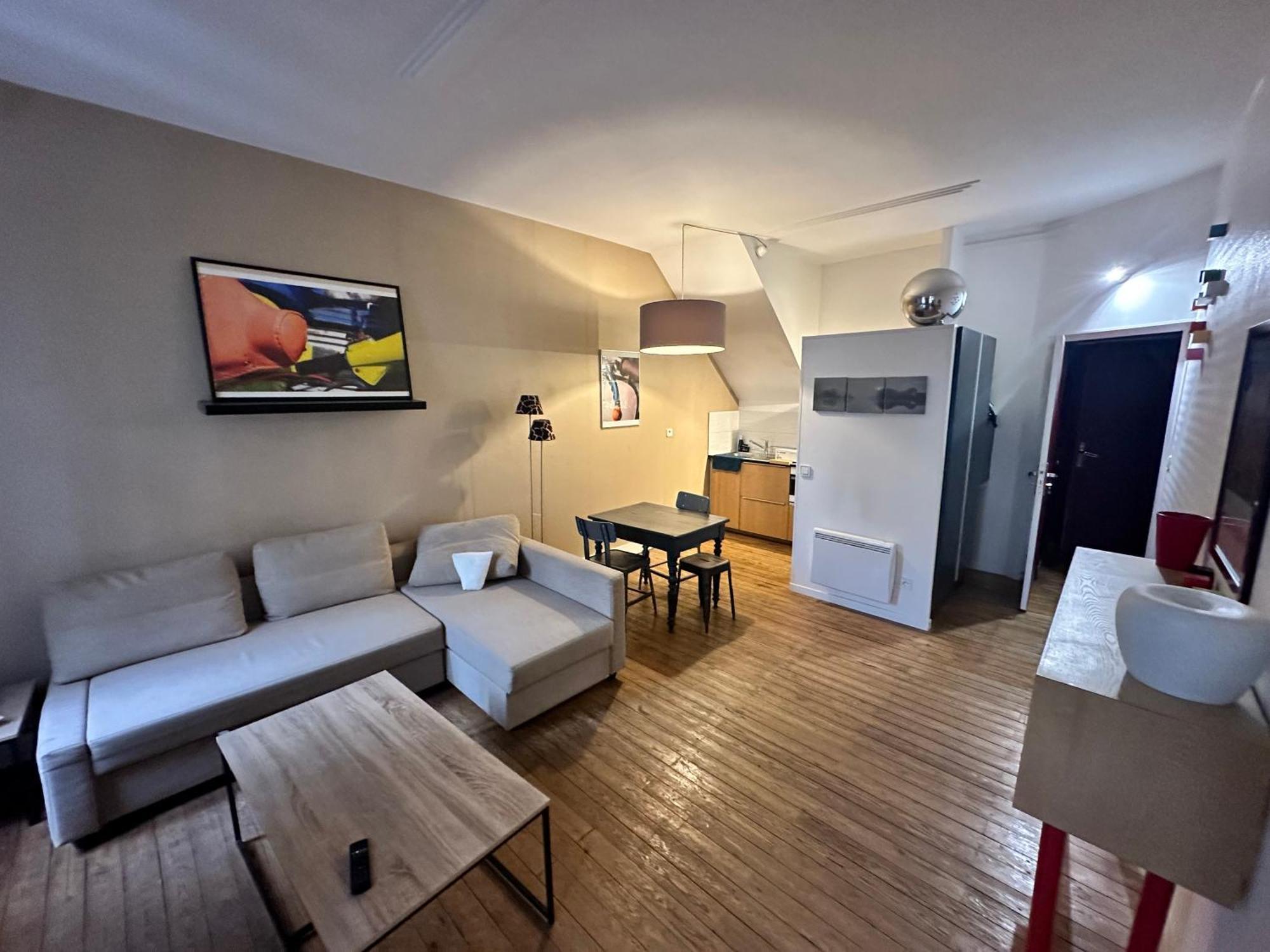 Standing Apartment T2 Near The Train Station And Tours Exterior photo